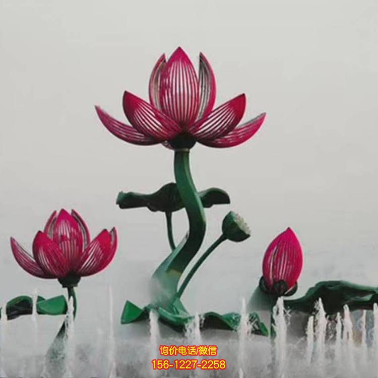 不銹鋼花朵景觀雕塑，為廣場增添美感