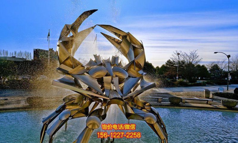 大型公園擺放的不銹鋼創意螃蟹雕塑