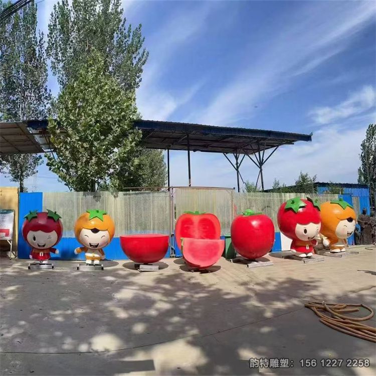 農(nóng)場(chǎng)樂(lè)園各種西紅柿雕塑造型 有卡通也有仿真還有半塊番茄造型