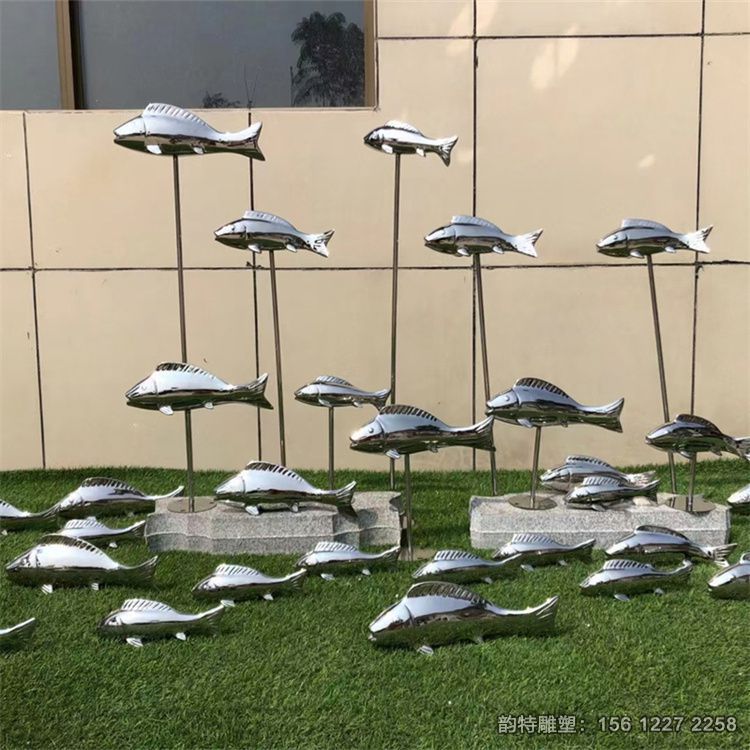 不銹鋼小魚雕塑實(shí)拍圖 一條條小魚組成的魚群雕塑